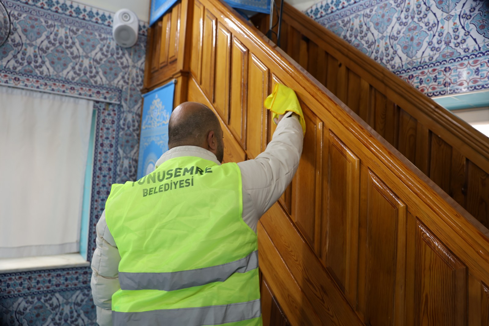 Yunusemre Belediyesi’nden camilere hijyen mesaisi