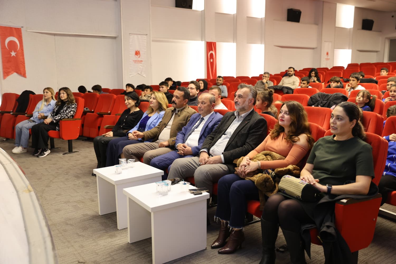 Manisa’da “temiz nefes sağlıklı gelecek” paneli yoğun ilgi gördü