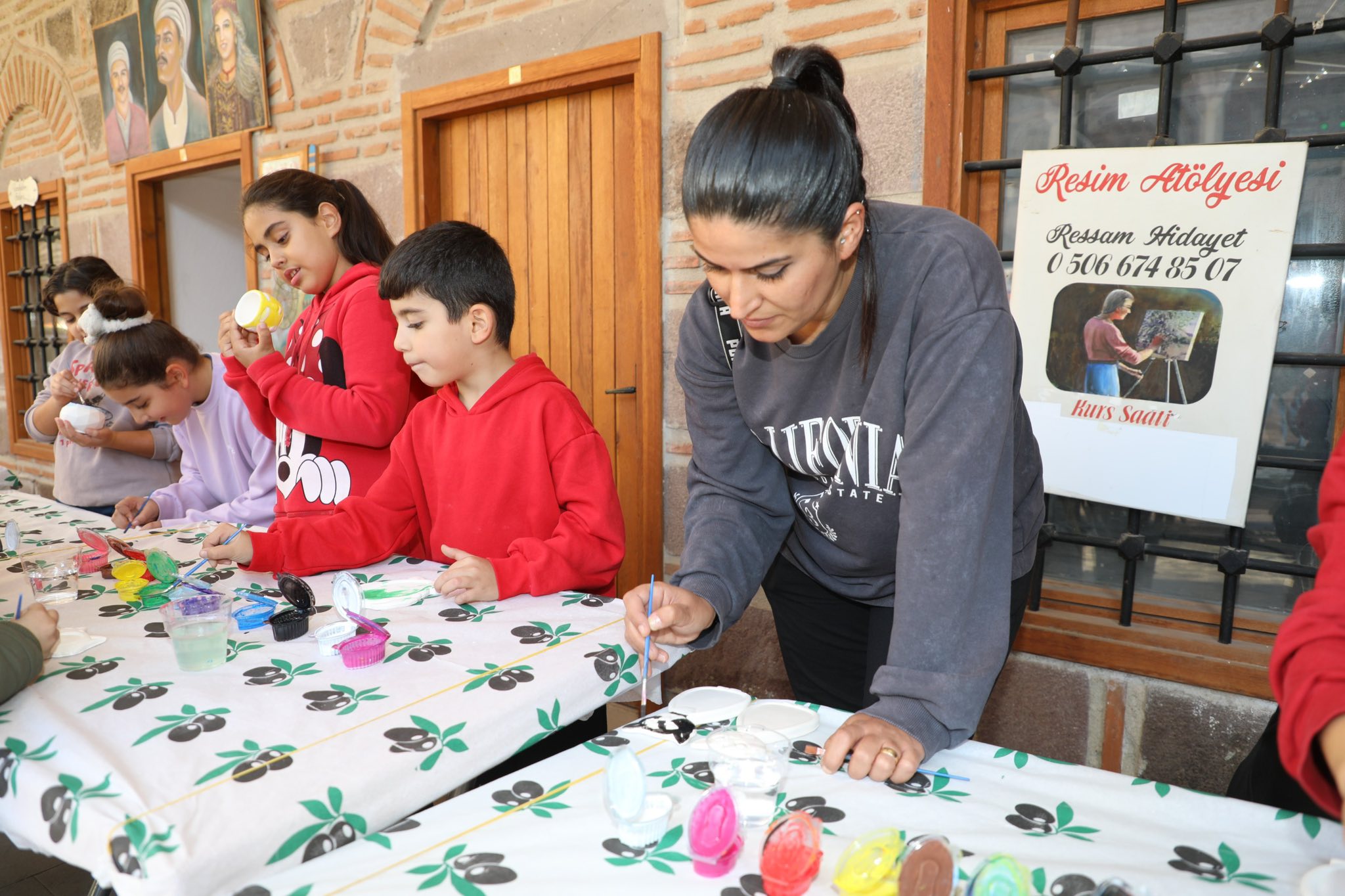 Manisa’da renkli ara tatil: Çocuklar boyama şenliğinde buluştu!