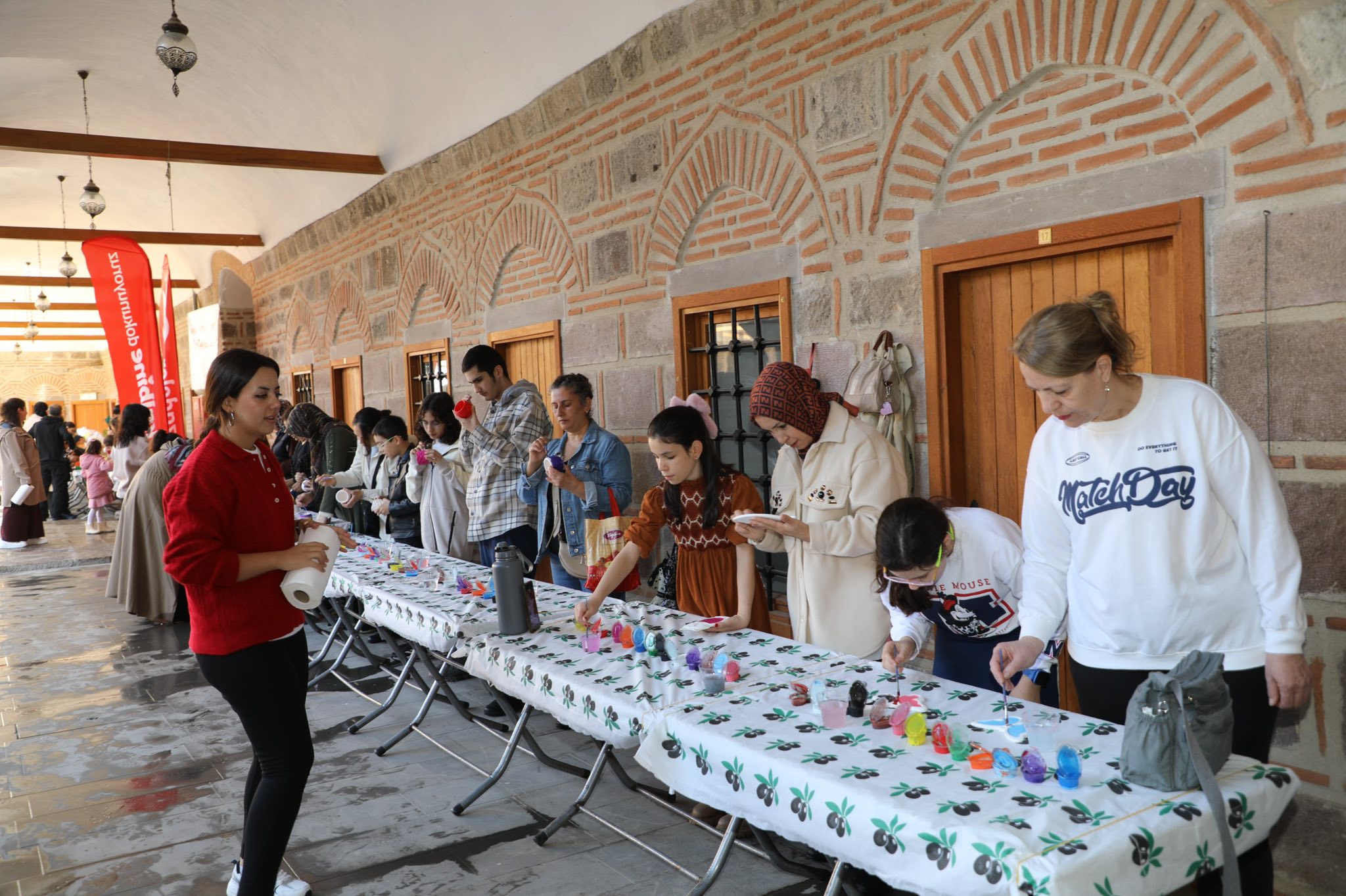 Manisa’da renkli ara tatil: Çocuklar boyama şenliğinde buluştu!