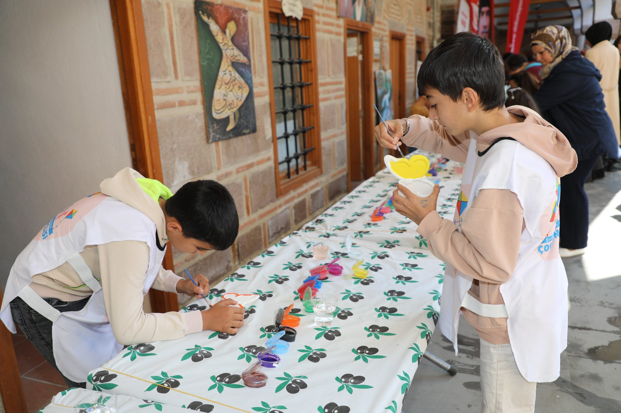 Manisa’da renkli ara tatil: Çocuklar boyama şenliğinde buluştu!