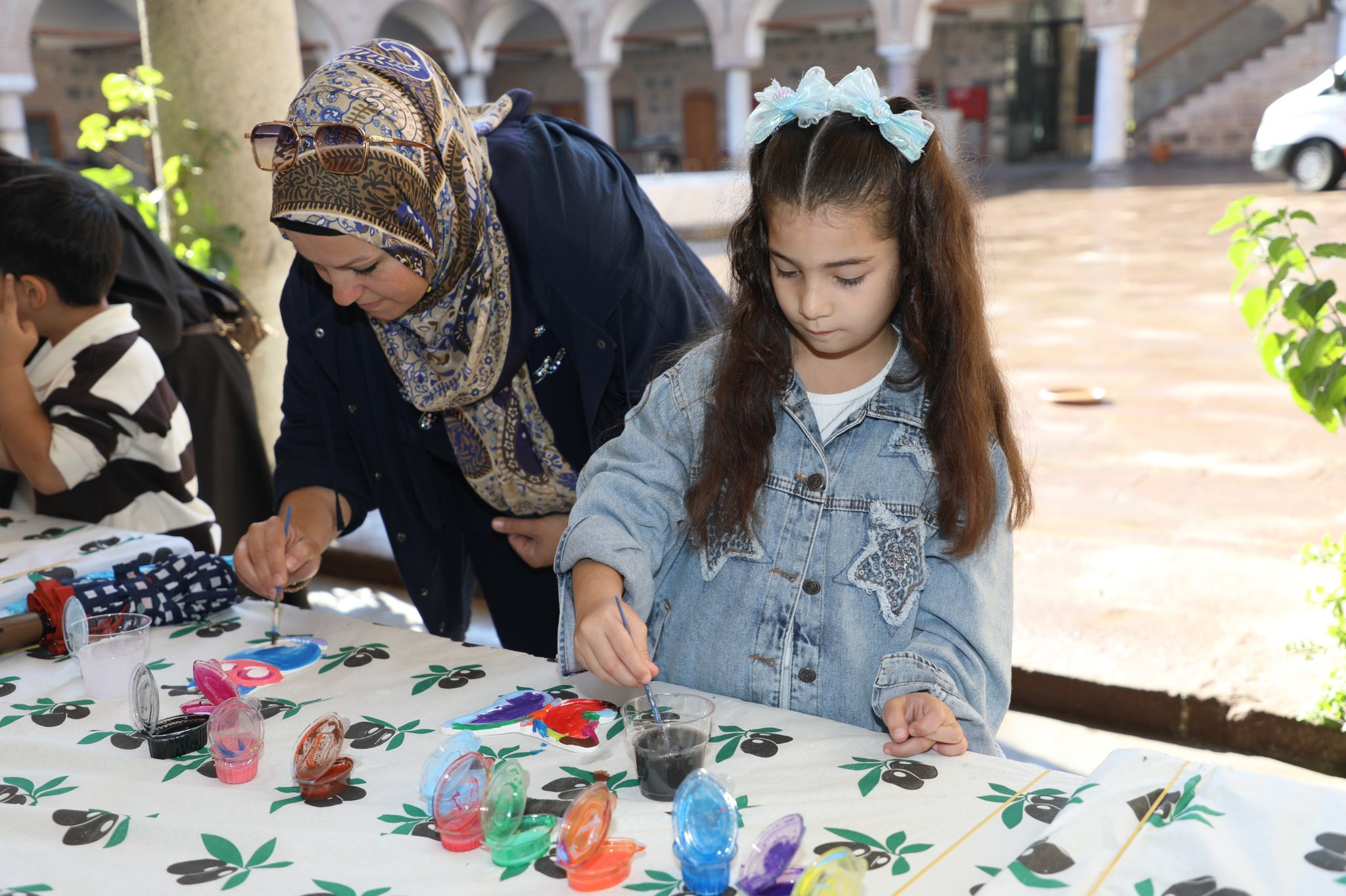 Manisa’da renkli ara tatil: Çocuklar boyama şenliğinde buluştu!