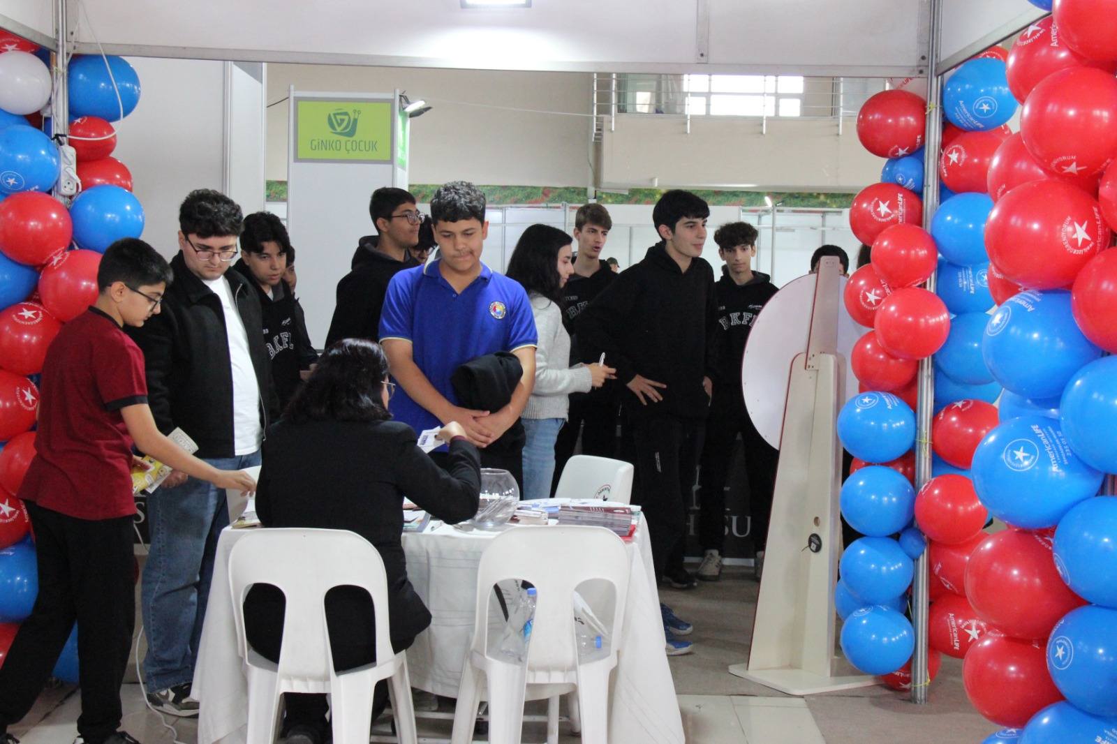Manisa'da 7'den 70'e herkes bu fuara akın etti: 8. Kitap Fuarı kapılarını açtı!