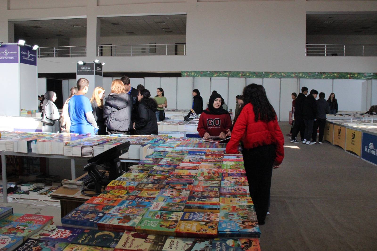 Manisa'da 7'den 70'e herkes bu fuara akın etti: 8. Kitap Fuarı kapılarını açtı!