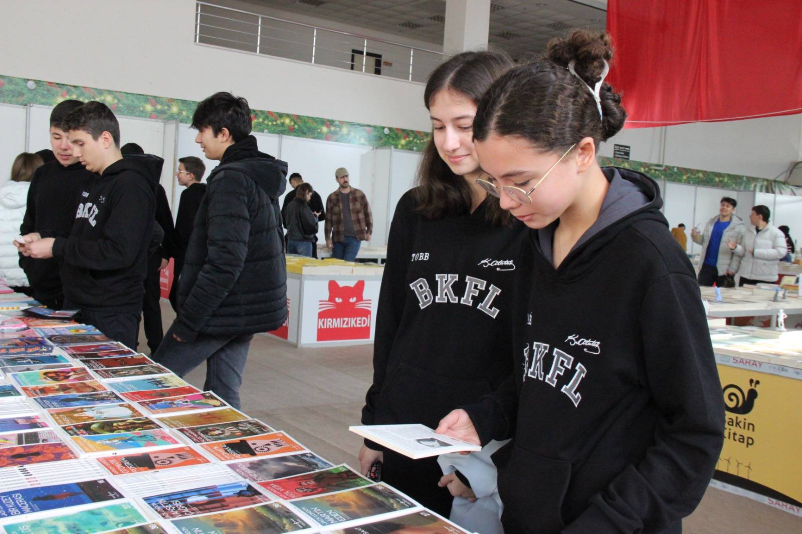 Manisa'da 7'den 70'e herkes bu fuara akın etti: 8. Kitap Fuarı kapılarını açtı!
