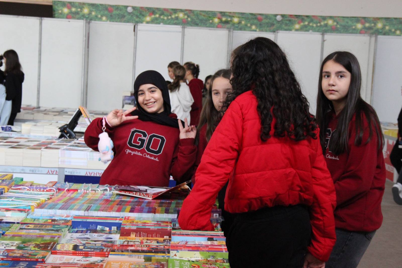 Manisa'da 7'den 70'e herkes bu fuara akın etti: 8. Kitap Fuarı kapılarını açtı!