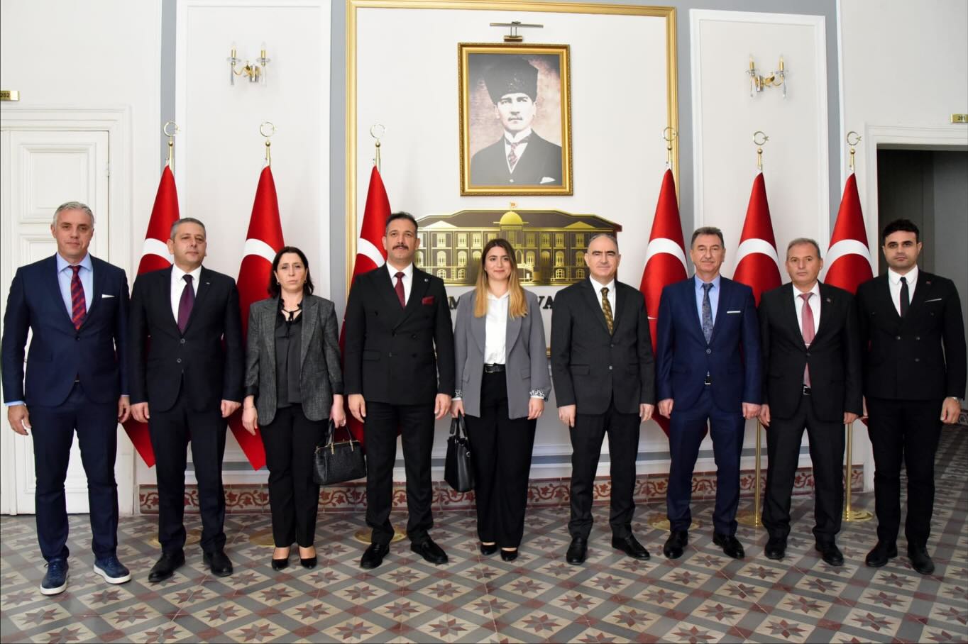 Manisa’da öğretmenlere vefa: Vali Özkan’dan 24 Kasım buluşması