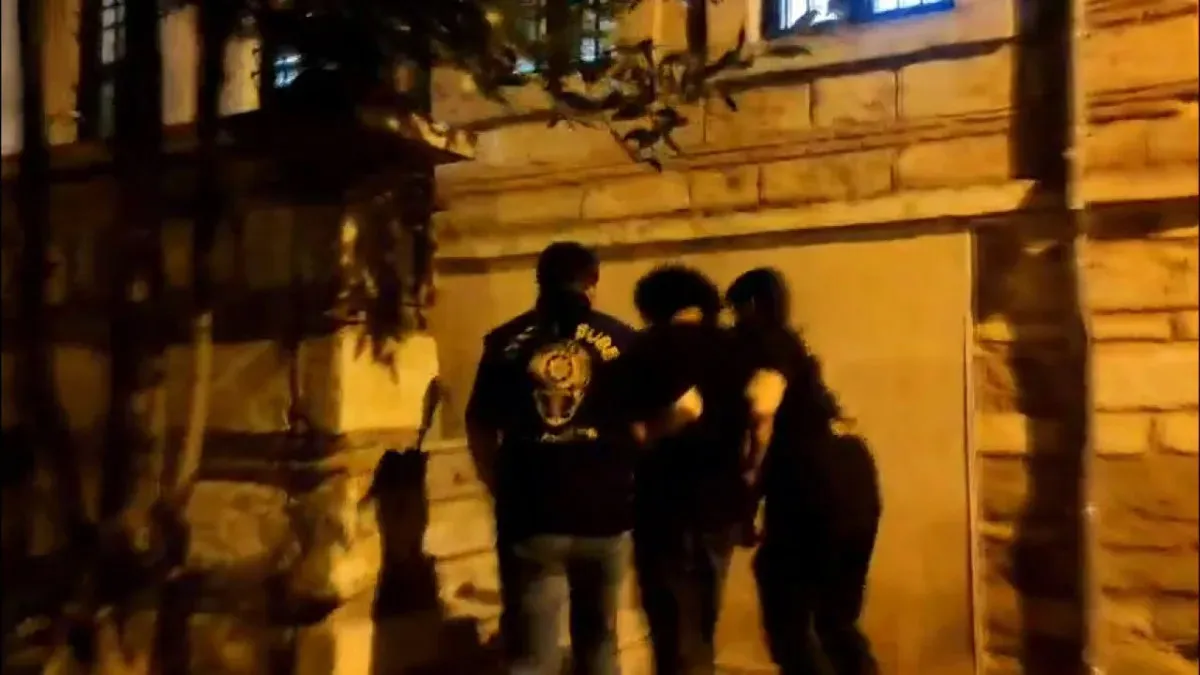 İkbal Uzuner’in mezarı önünde skandal: Şahıslar “yapay zeka” iddiasıyla savunma yaptı