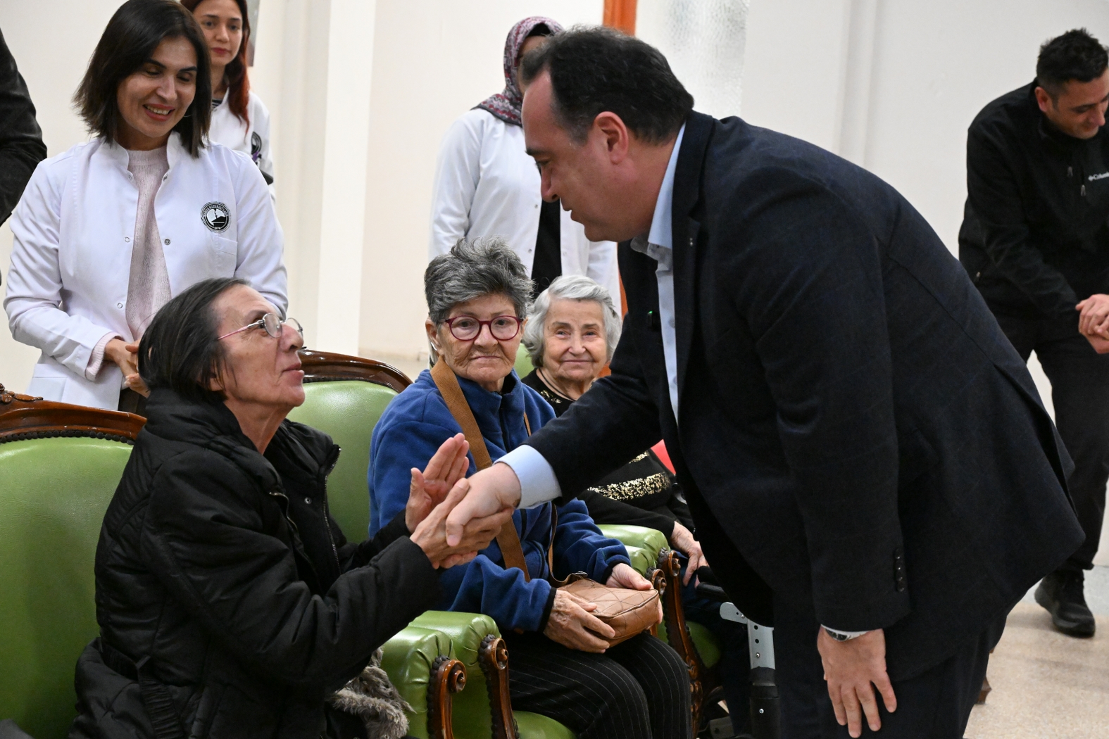 Başkan Dutlulu’dan huzurevlerine ziyaret