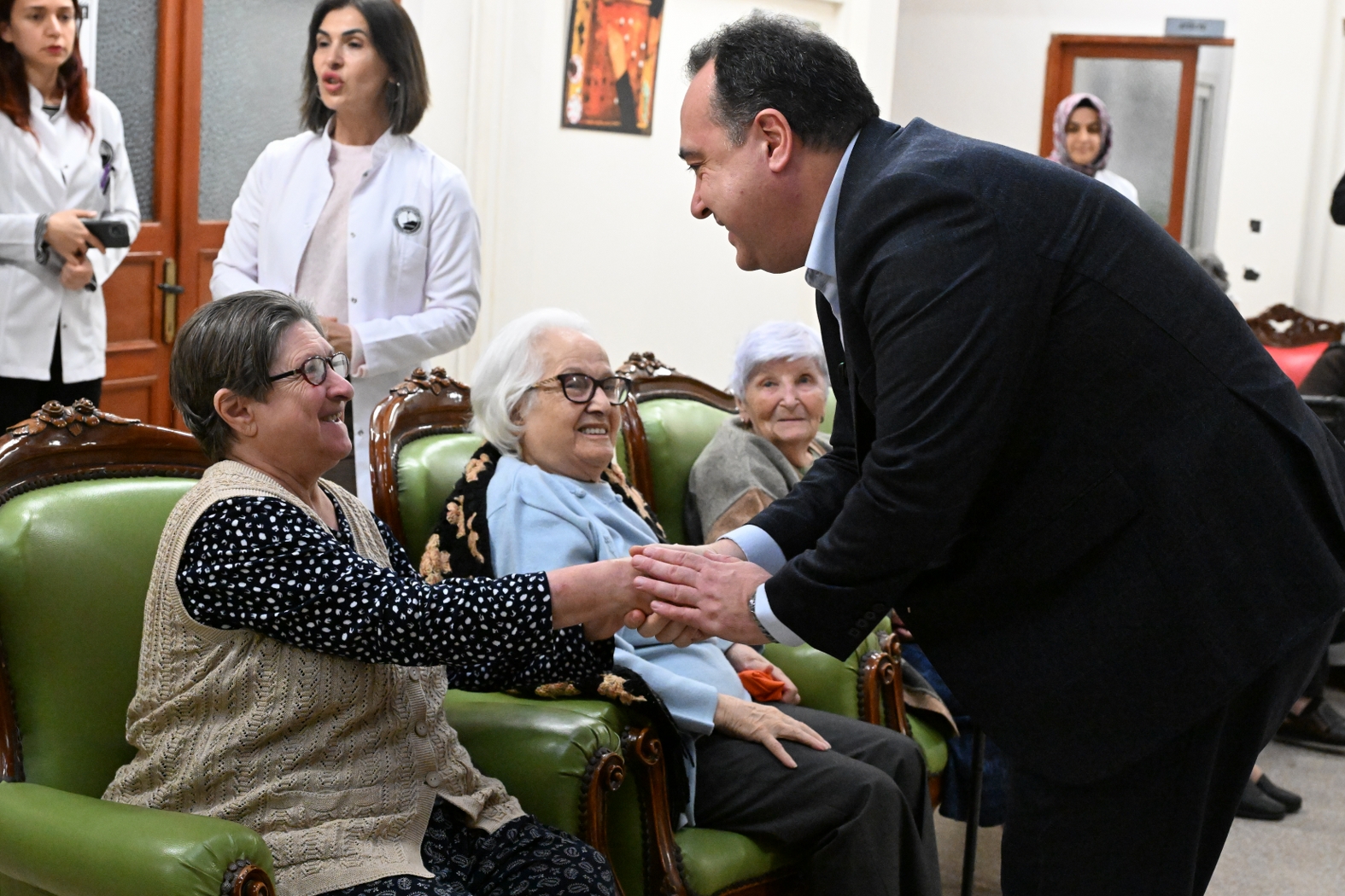 Başkan Dutlulu’dan huzurevlerine ziyaret