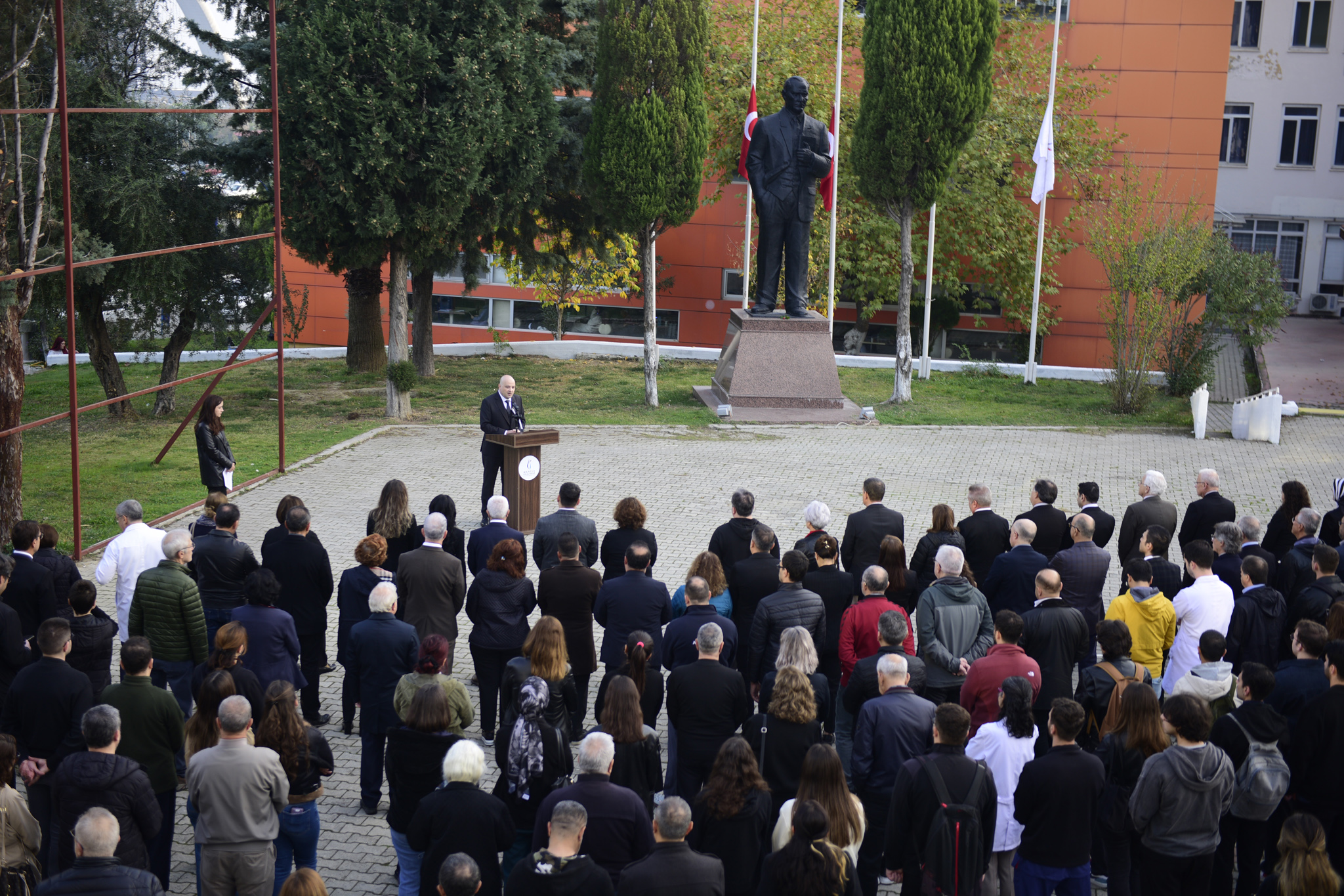 MCBÜ’de Atatürk’e Büyük Vefa: Anma Töreni Doldu Taştı!