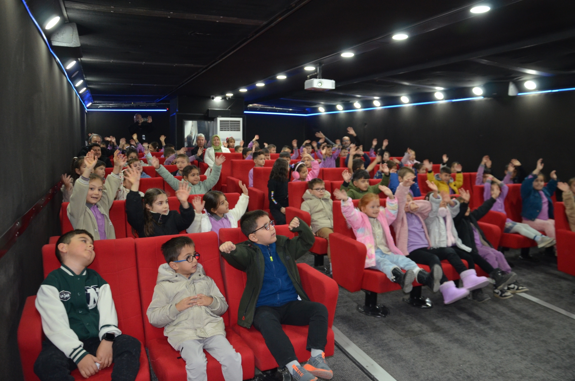 Gezen Sinema Tırı Manisa’da çocuklarla buluştu