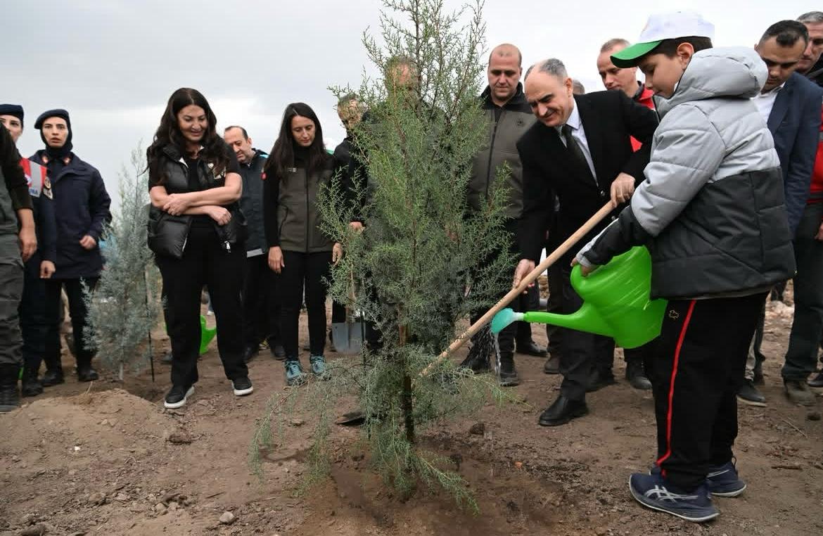 Manisa’da 35 Bin Fidan Toprakla Buluştu