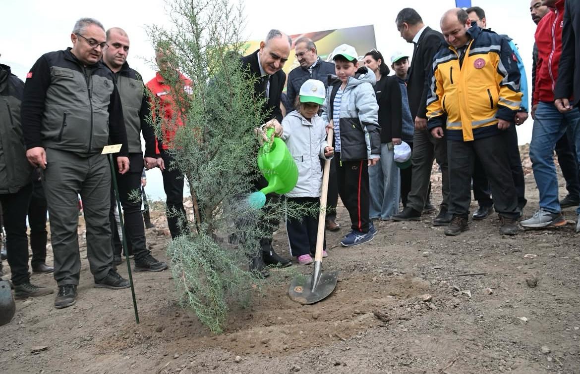 Manisa’da 35 Bin Fidan Toprakla Buluştu