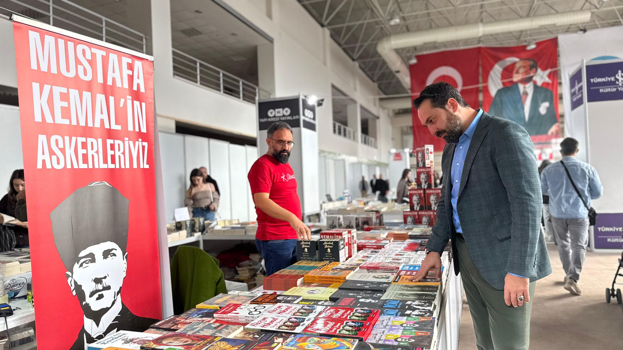 Mücahit Arınç’tan Başkanlara anlamlı hediye