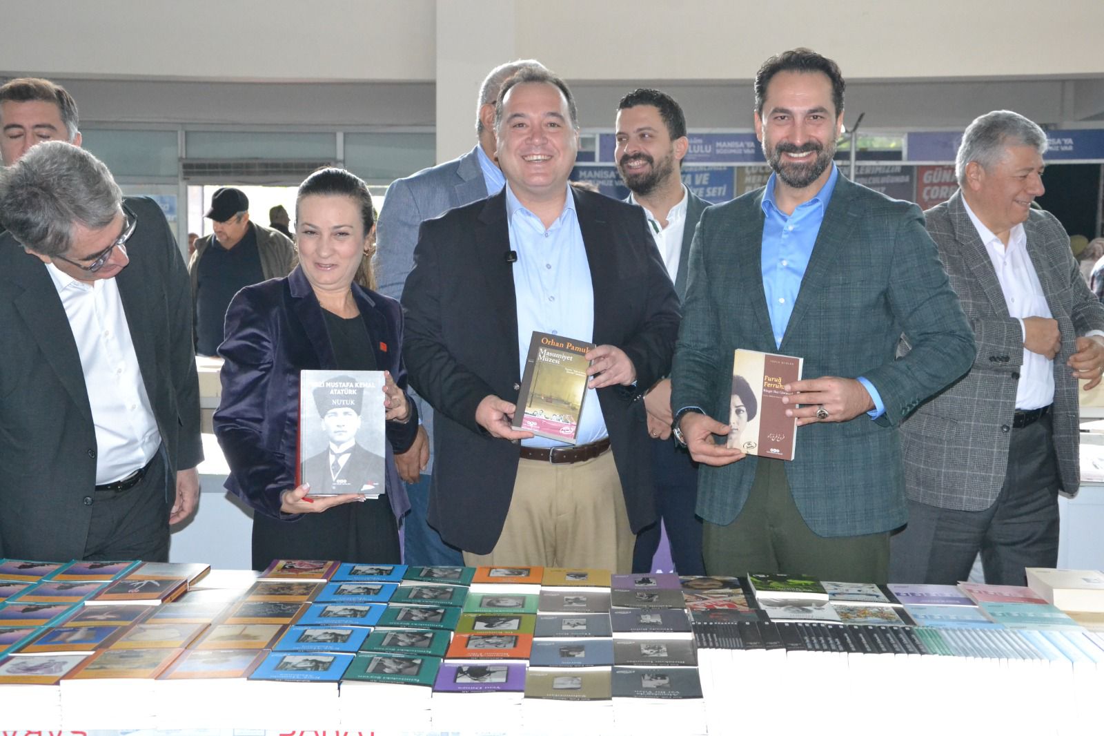 Mücahit Arınç’tan Başkanlara anlamlı hediye