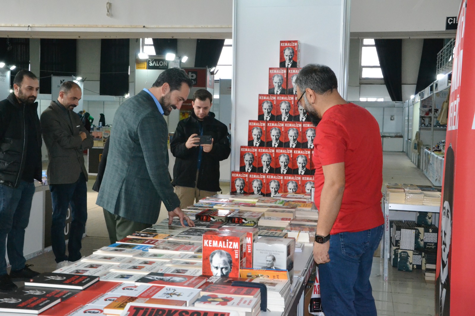 Manisa’da 8. Kitap Fuarı coşkusu: Resmi açılış töreni gerçekleşti