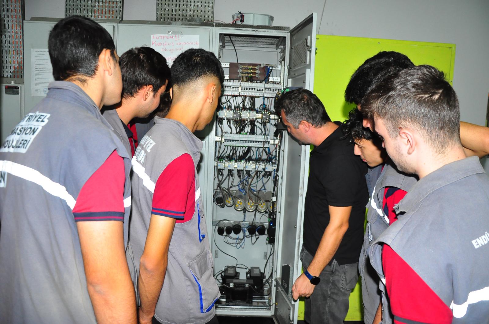 Manisa’da lise öğrencilerinden devlete büyük destek