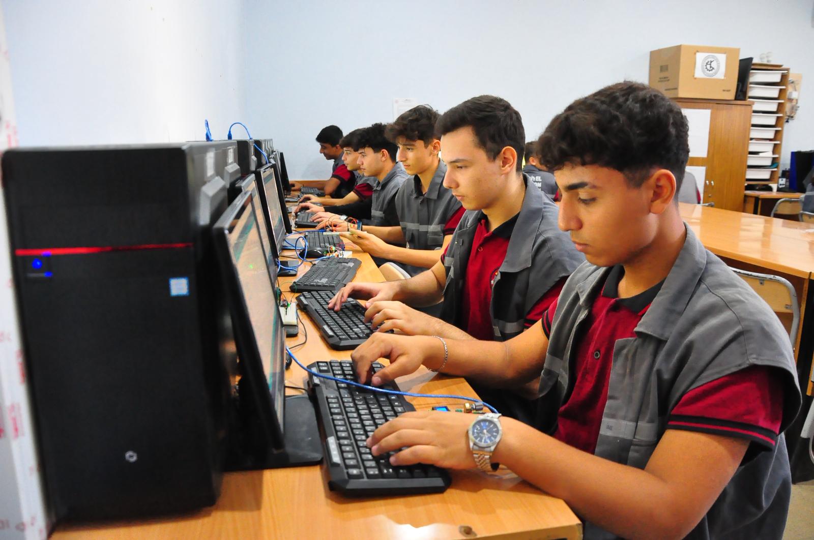 Manisa’da lise öğrencilerinden devlete büyük destek