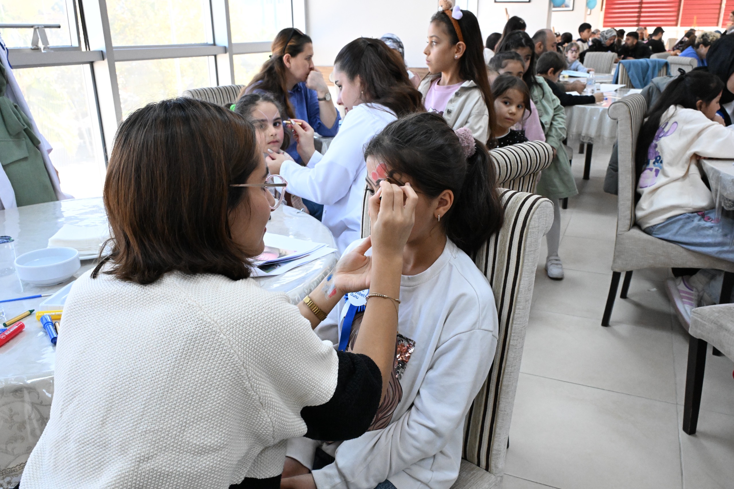 Manisa Büyükşehir Belediyesi Mavilere Boyandı