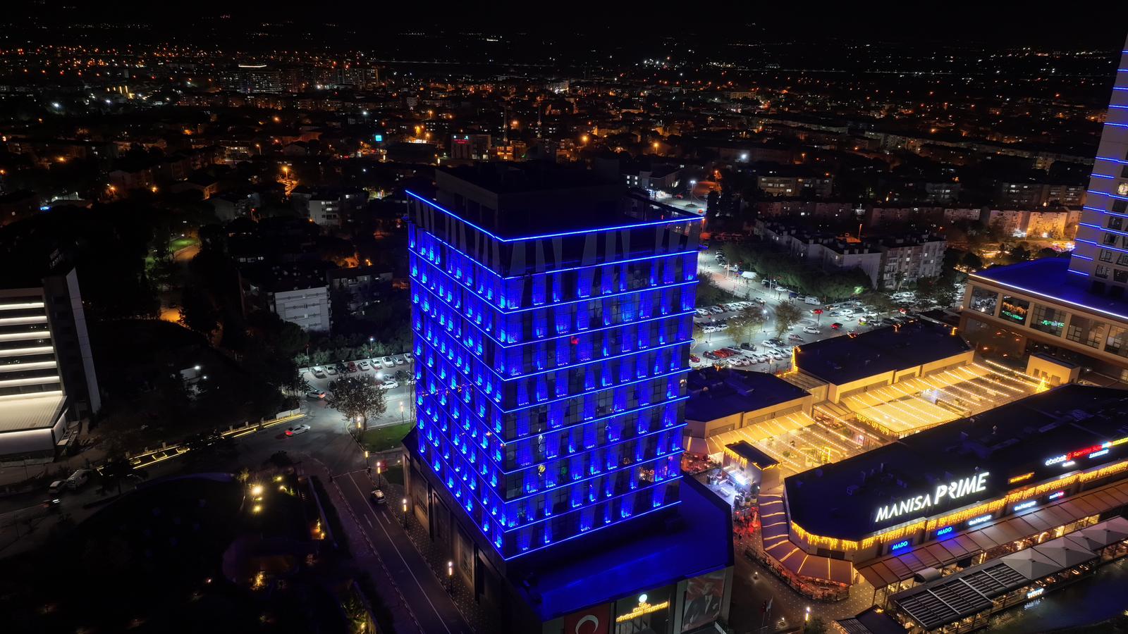 Manisa Büyükşehir Belediyesi Mavilere Boyandı