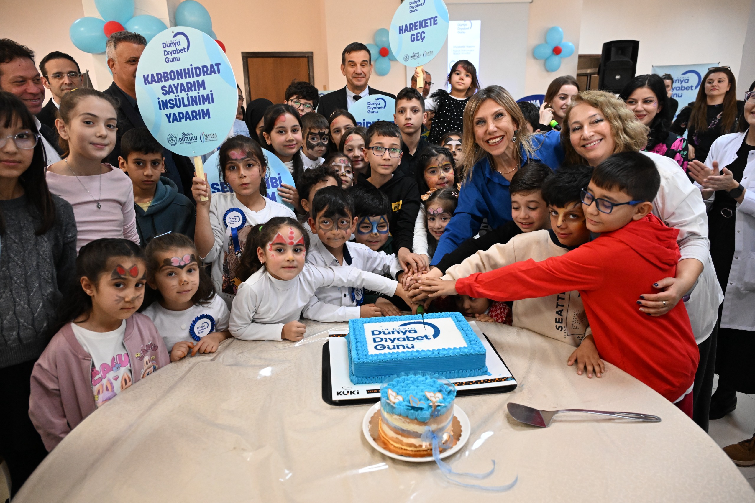 Manisa Büyükşehir Belediyesi Mavilere Boyandı