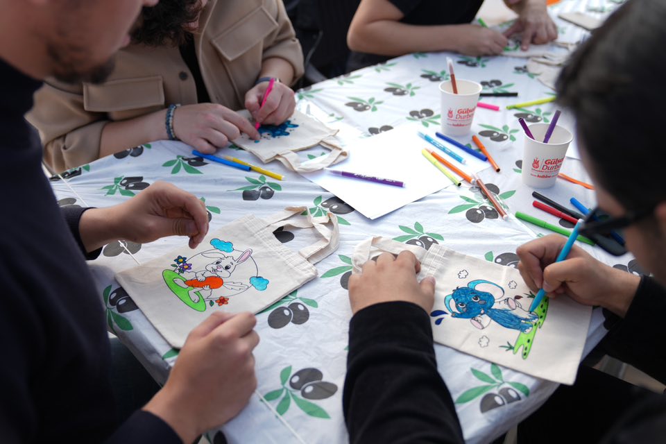 Manisa’da çocuklar birlikte boyadılar, birlikte umut oldular