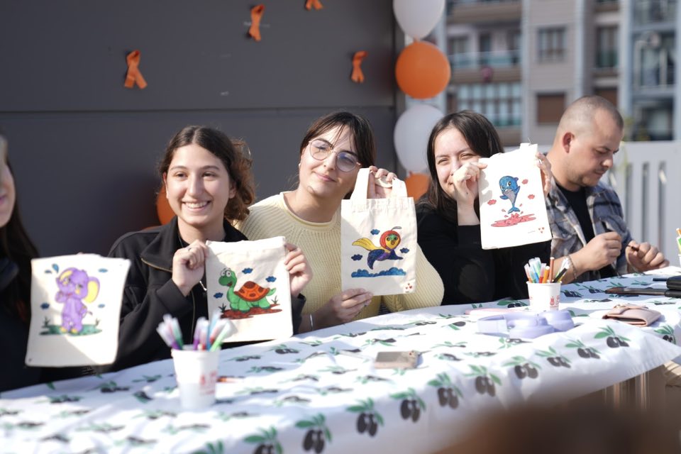 Manisa’da çocuklar birlikte boyadılar, birlikte umut oldular