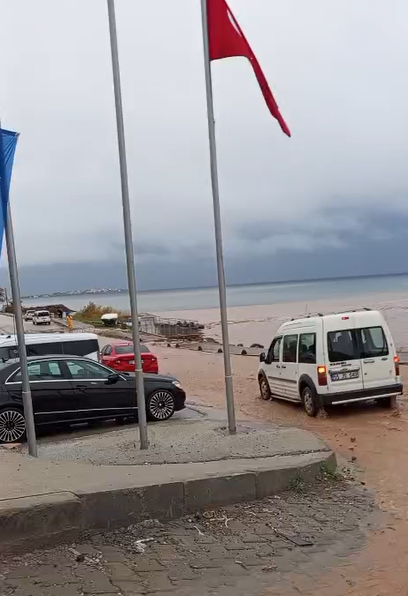 Manisalıların Yaşadığı O Ilçeye Korkutan Sel Baskını! (2)