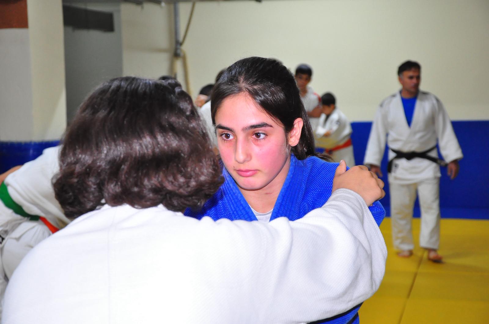 Manisalı judocudan büyük başarı: Dirsek kırığıyla yıkılmadı, altın madalyayla ayağa kalktı