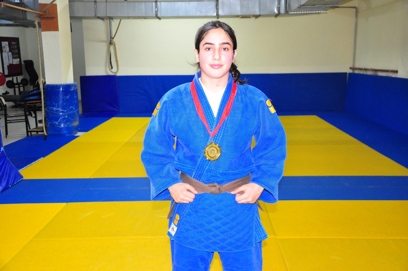 Manisalı judocudan büyük başarı: Dirsek kırığıyla yıkılmadı, altın madalyayla ayağa kalktı