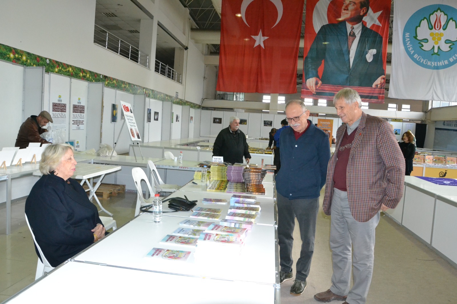 Manisa’nın emekli sınıf öğretmeni okurlarıyla buluştu