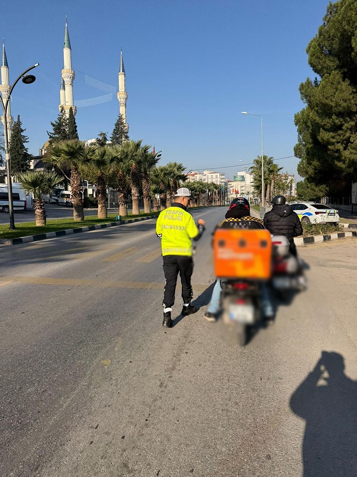 Manisa Emniyetinden Motosiklet Denetimi: 716 Sürücüye Ceza Yağdı