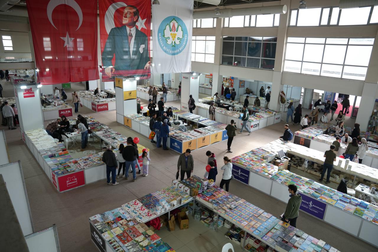 Manisa’da 10 günlük kültür şöleni final yaptı: 8. Manisa Kitap Fuarı sona erdi