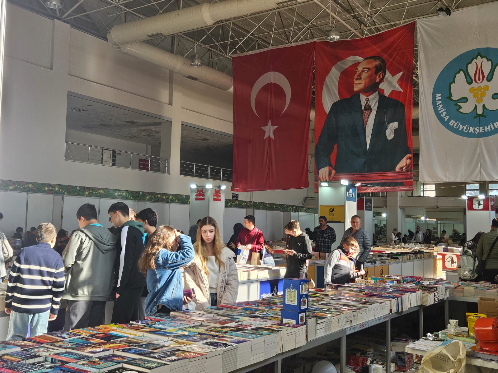 Manisa’da 10 günlük kültür şöleni final yaptı: 8. Manisa Kitap Fuarı sona erdi