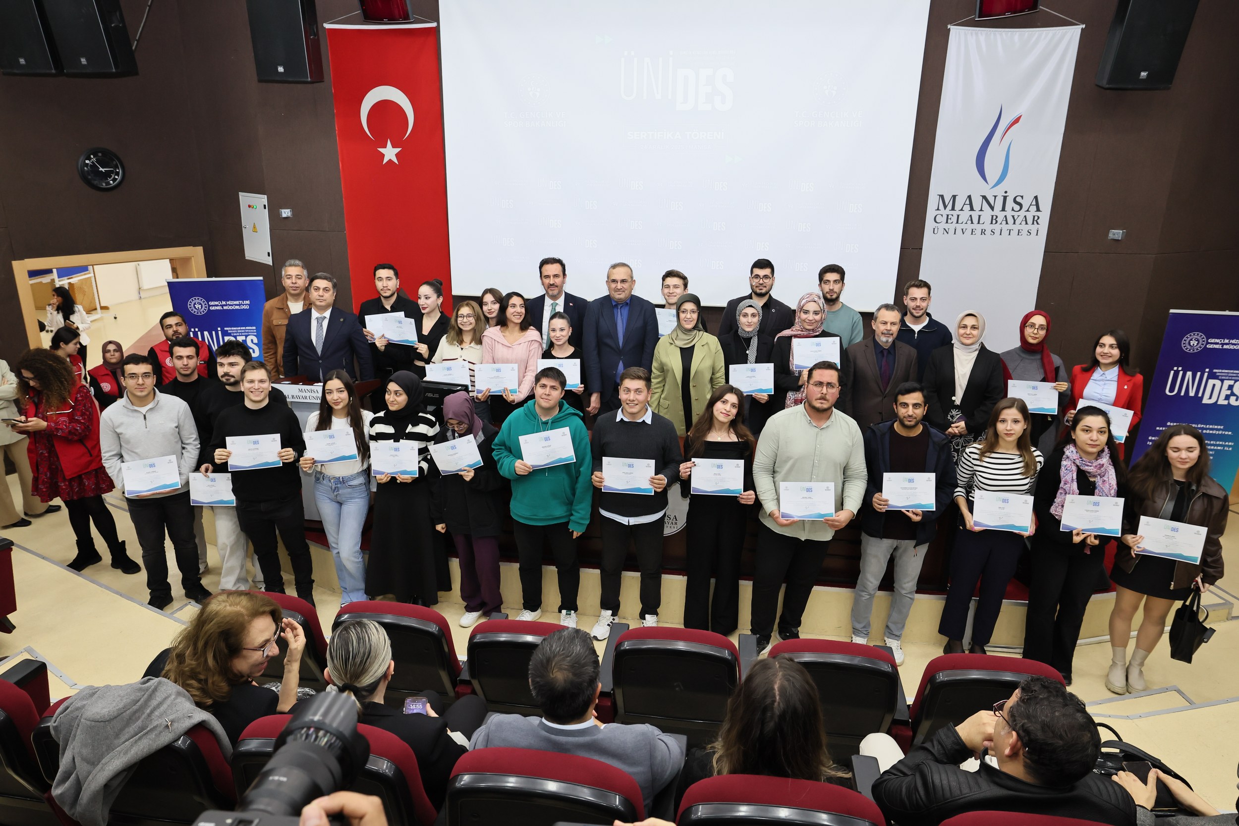 Ünides sertifika programı Manisa’da gençlerin projelerini taçlandırdı