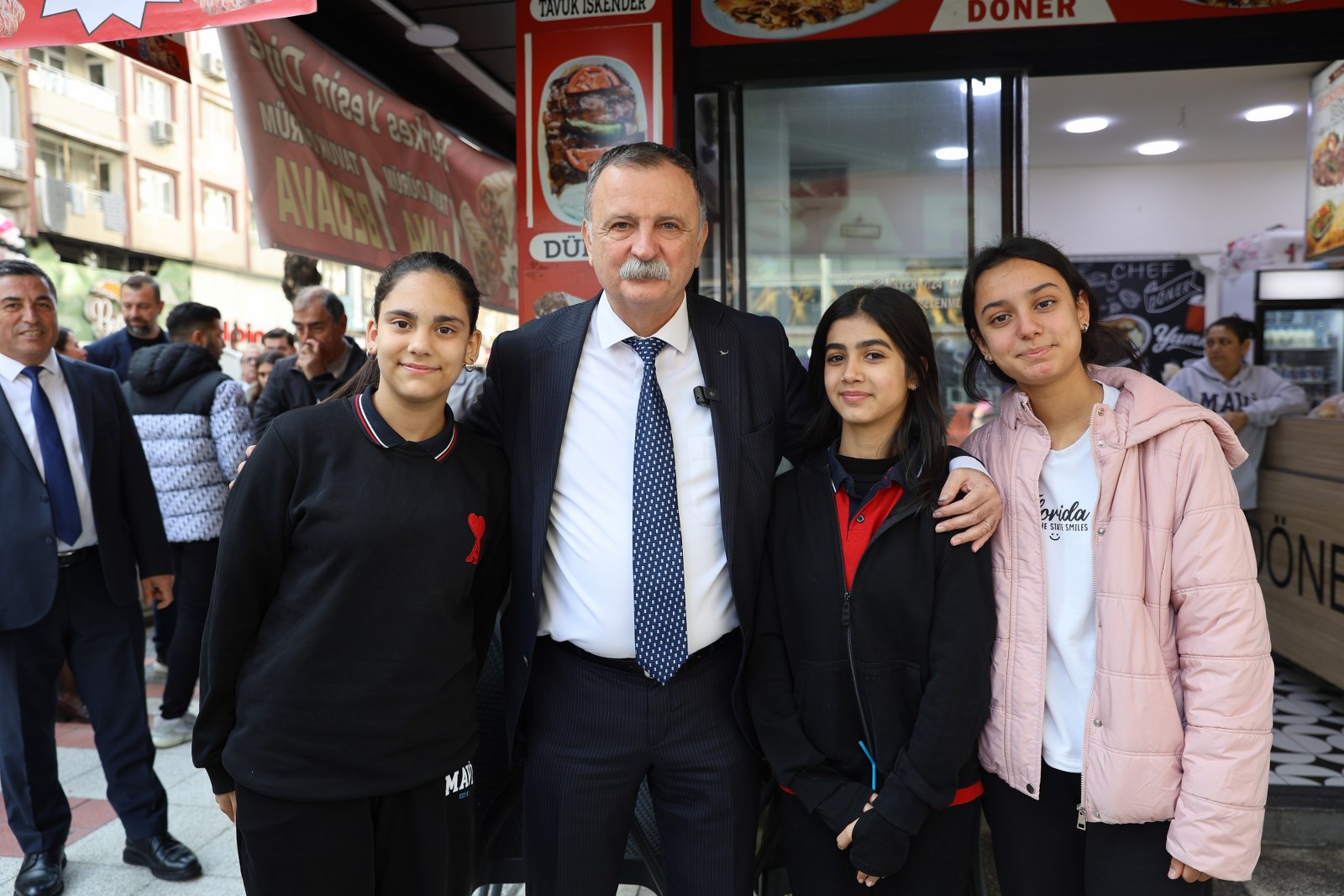 Başkan Balaban Aynı Ali Mahallesi’nde esnafla buluştu: “Hizmet sahada üretilir”
