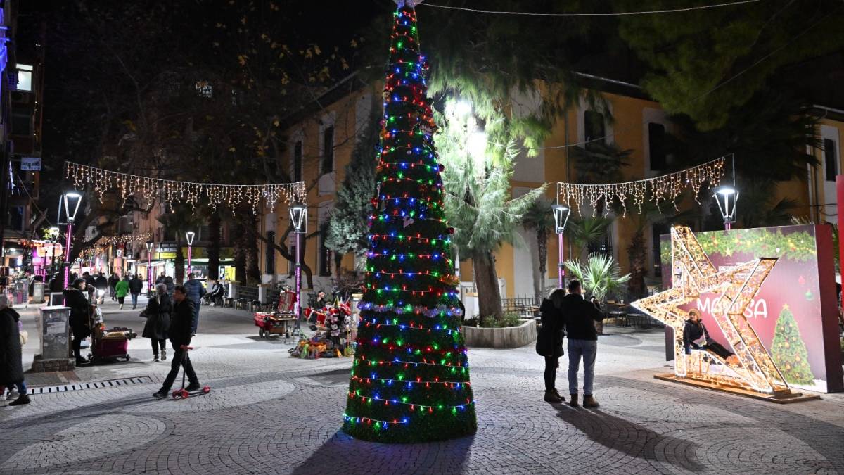 Manisa'da Kadın Emeği Yılbaşı Heyecanı İle Birleşiyor!