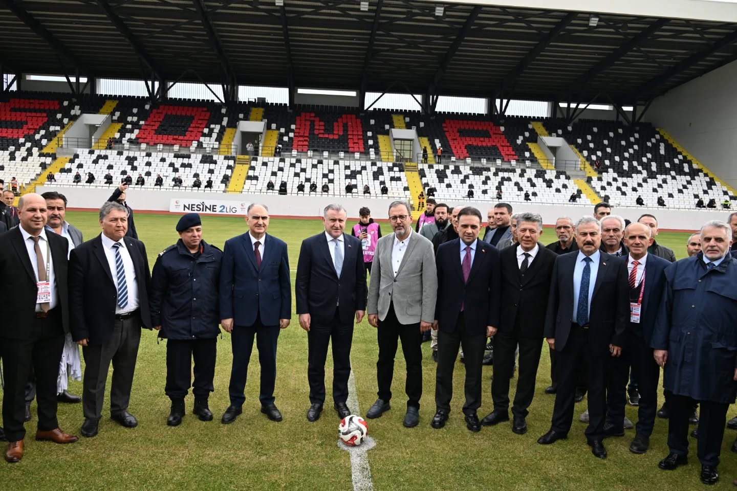 Manisa’ya yeni spor hamlesi: Nazım Yavuz Stadı açıldı