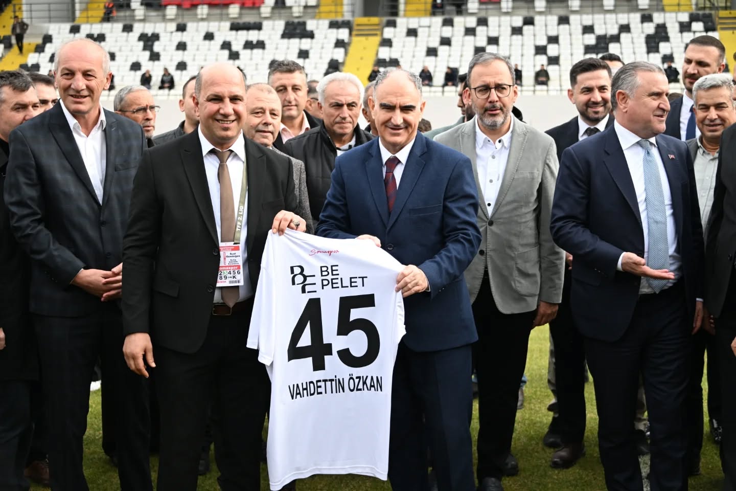 Manisa’ya yeni spor hamlesi: Nazım Yavuz Stadı açıldı