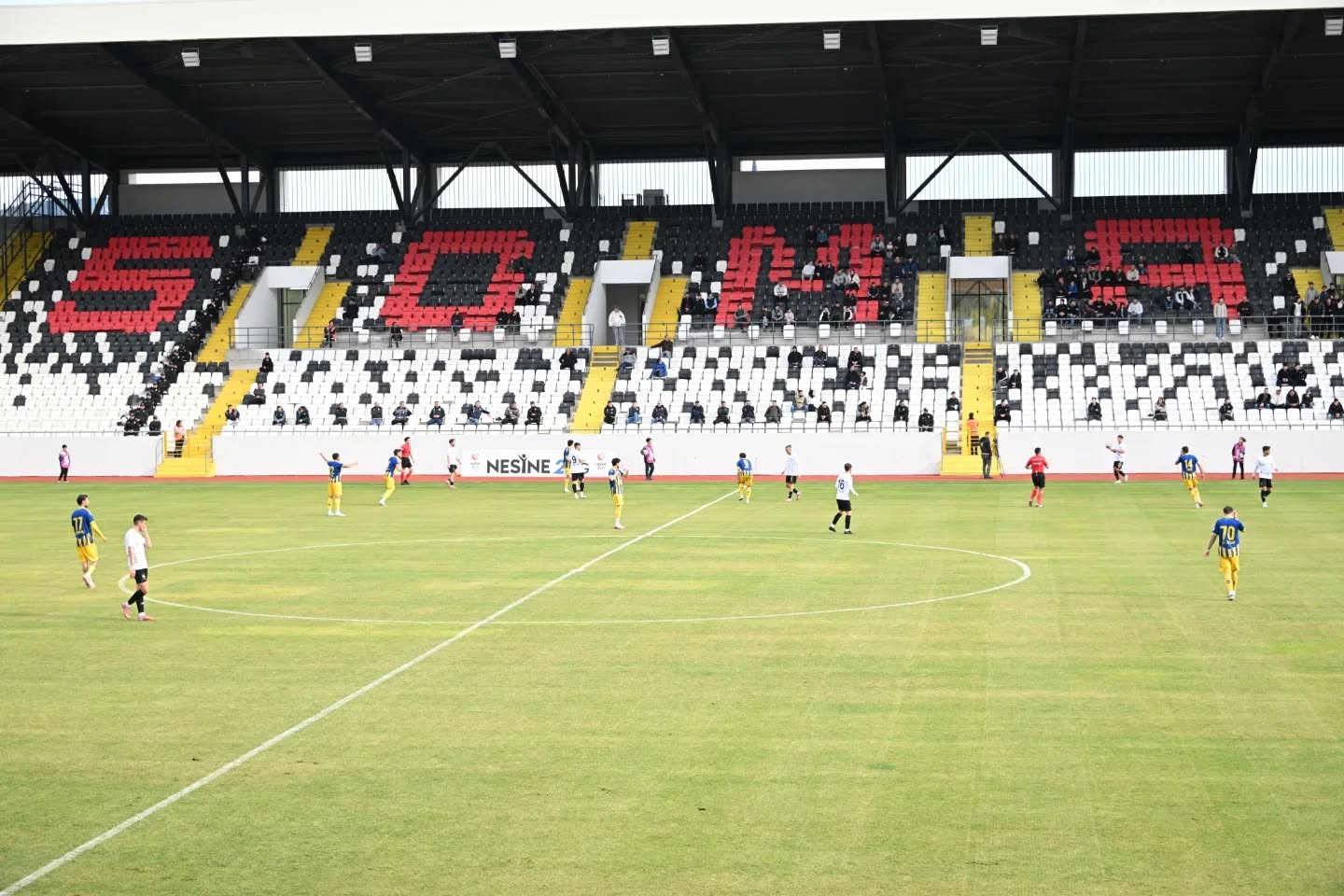 Manisa’ya yeni spor hamlesi: Nazım Yavuz Stadı açıldı