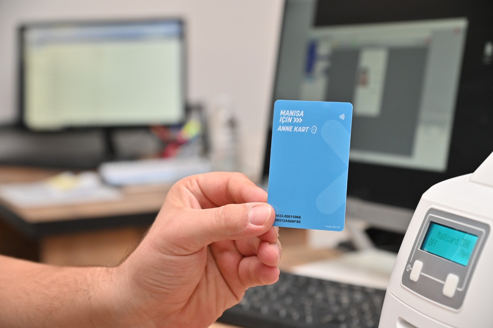 Manisa’da Annelerin Yüzünü Güldüren Proje: Anne Kart’tan 15 Bini Aşkın Anne Yararlanıyor