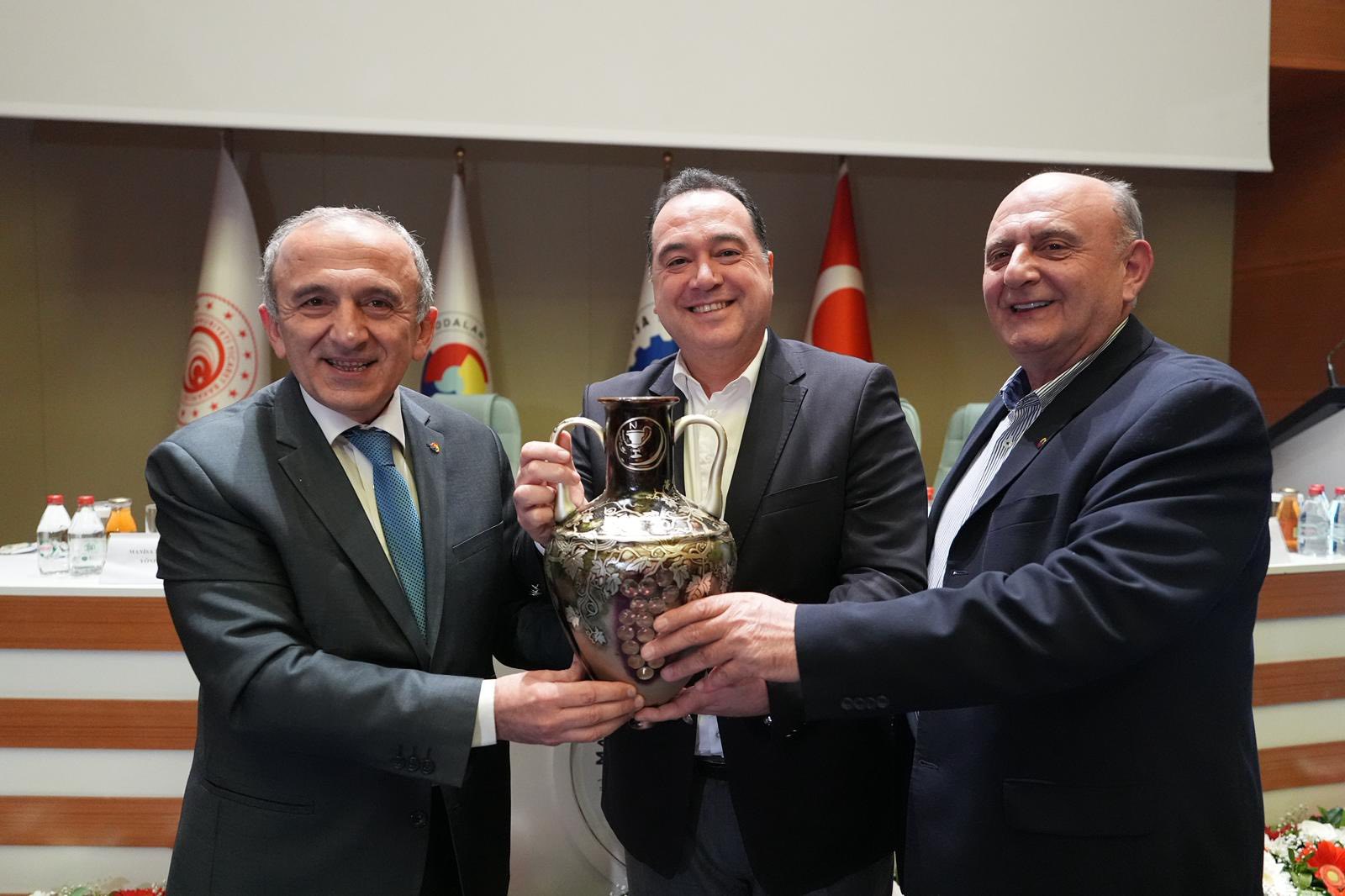 Başkan Dutlulu iş dünyasıyla buluştu: “Manisa’nın geleceğini ortak akılla şekillendiriyoruz”