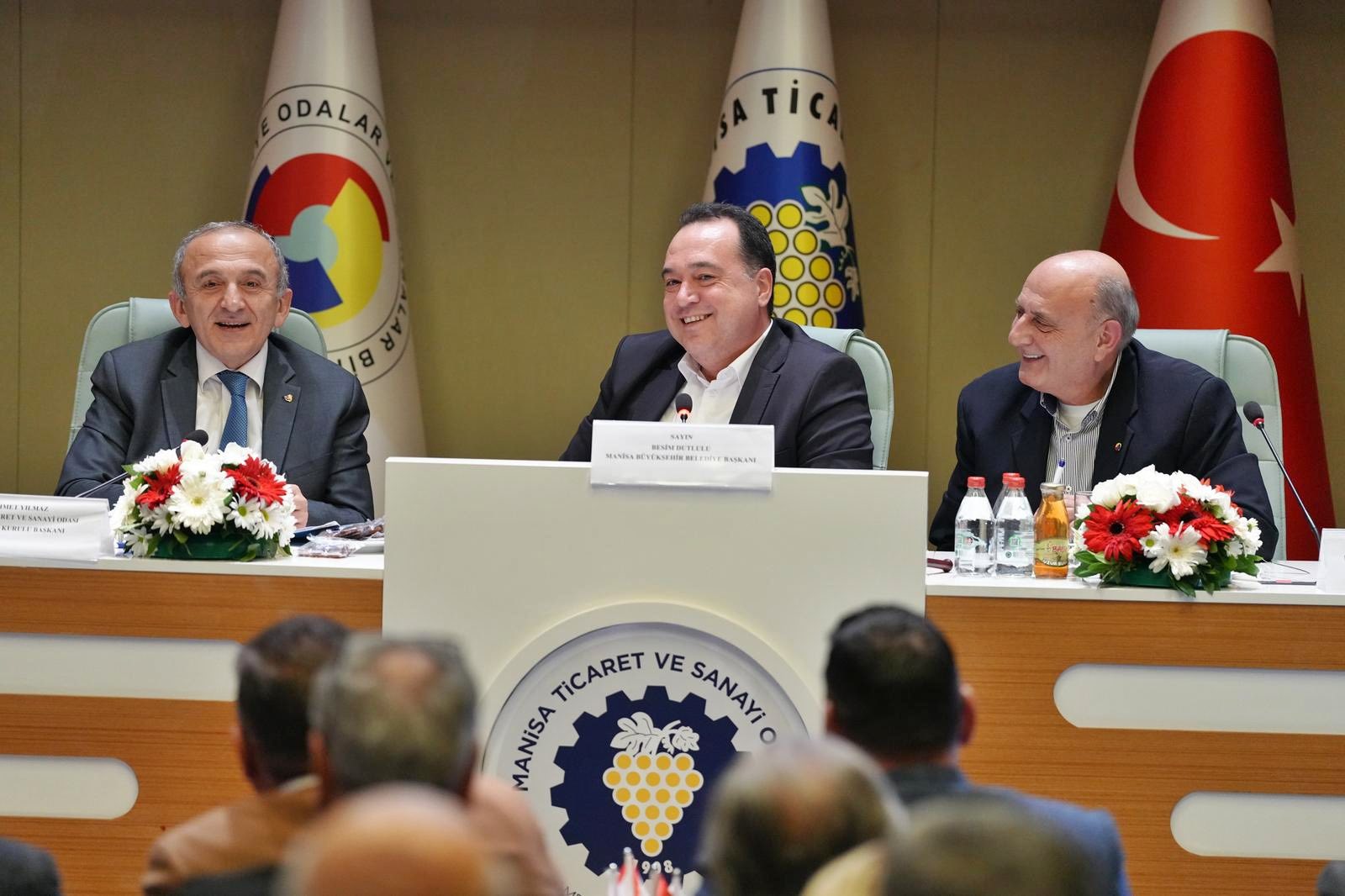 Başkan Dutlulu iş dünyasıyla buluştu: “Manisa’nın geleceğini ortak akılla şekillendiriyoruz”