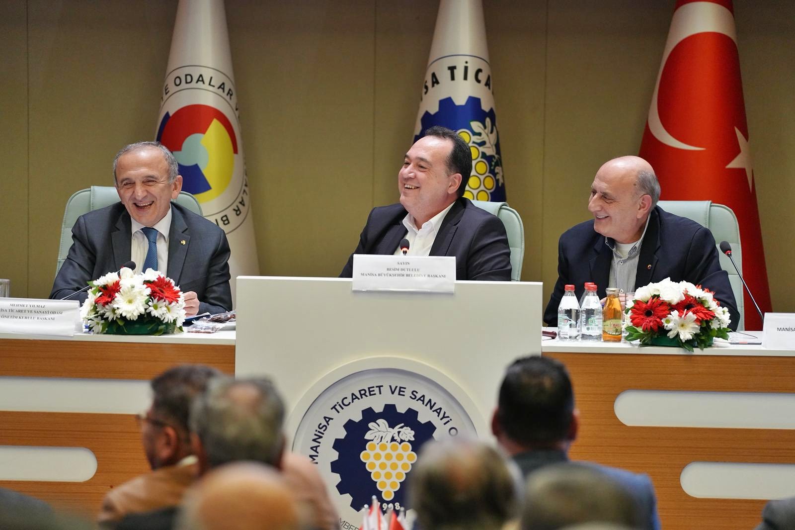 Başkan Dutlulu iş dünyasıyla buluştu: “Manisa’nın geleceğini ortak akılla şekillendiriyoruz”