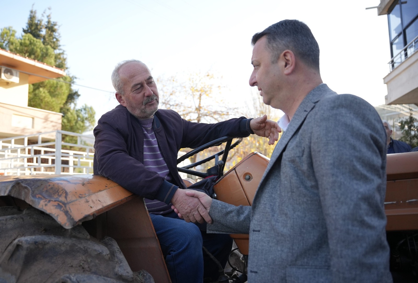 Manisa Büyükşehir Belediyesi’nden afetzede üreticiye büyük destek