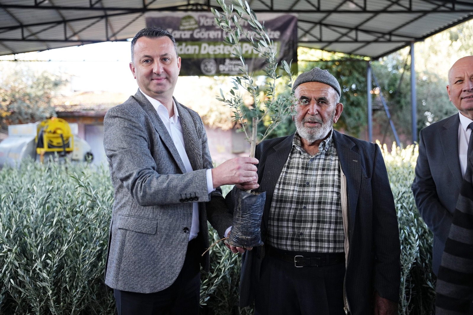 Manisa Büyükşehir Belediyesi’nden afetzede üreticiye büyük destek