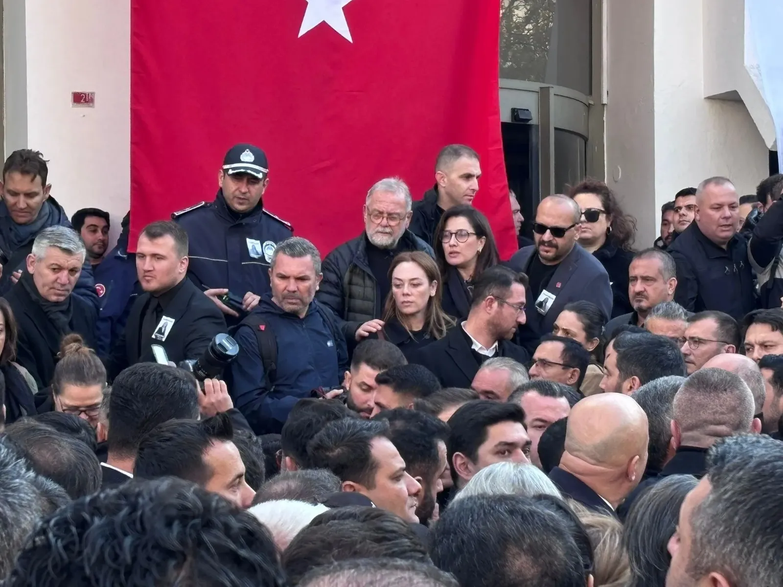 Demet Evgar Gulsah Durbayin Cenaze Toreni Icin Manisada 693Fd2Fdd5055