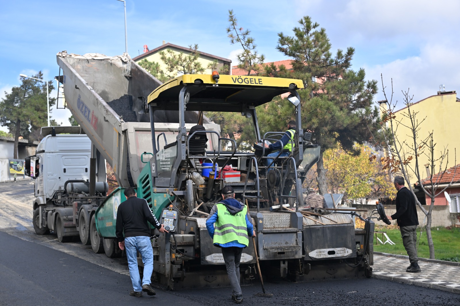 Manisa'da o ilçenin çehresi değişiyor: Asırlık yol sorunu çözüme kavuşturuluyor