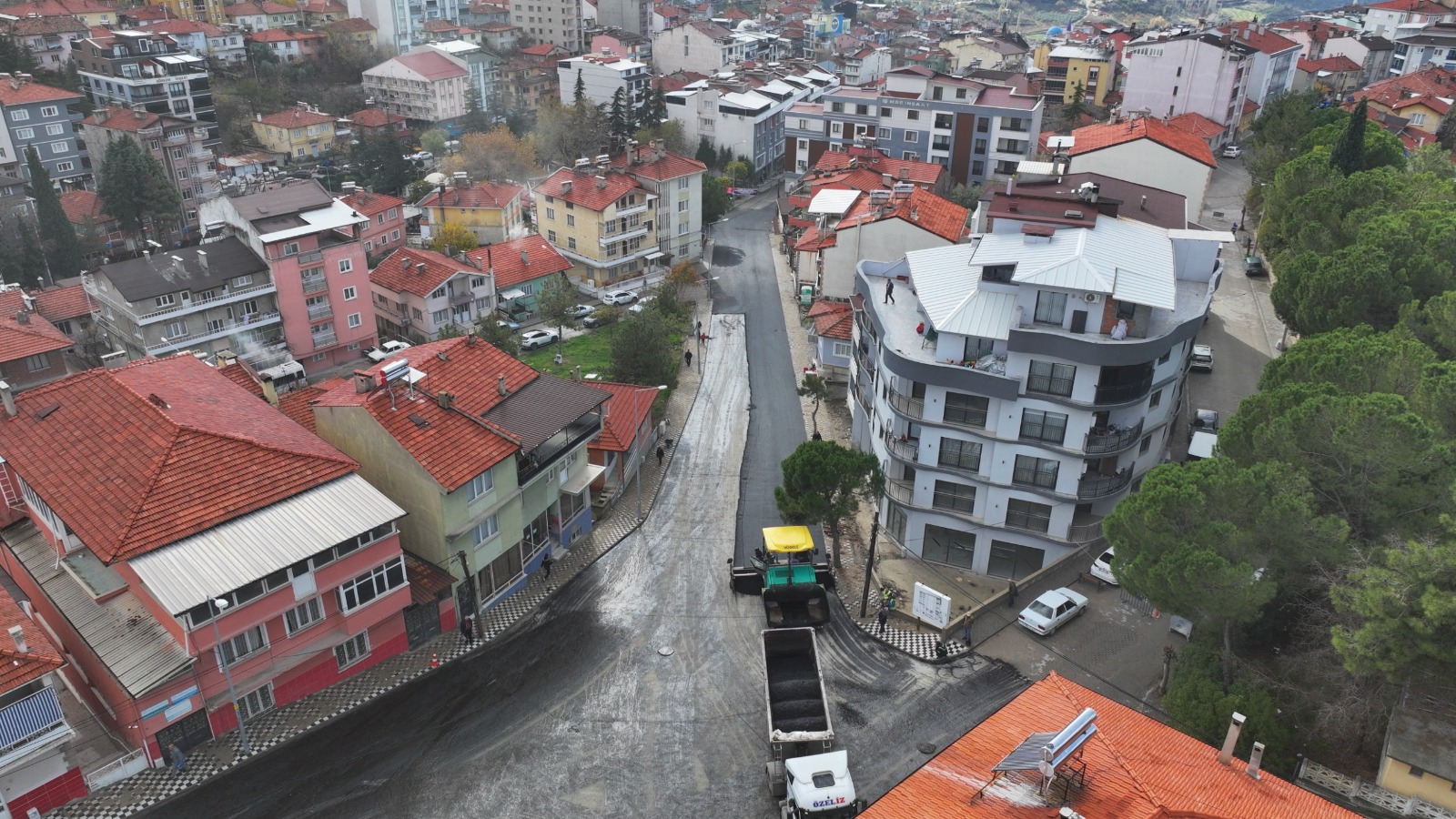 Manisa'da o ilçenin çehresi değişiyor: Asırlık yol sorunu çözüme kavuşturuluyor